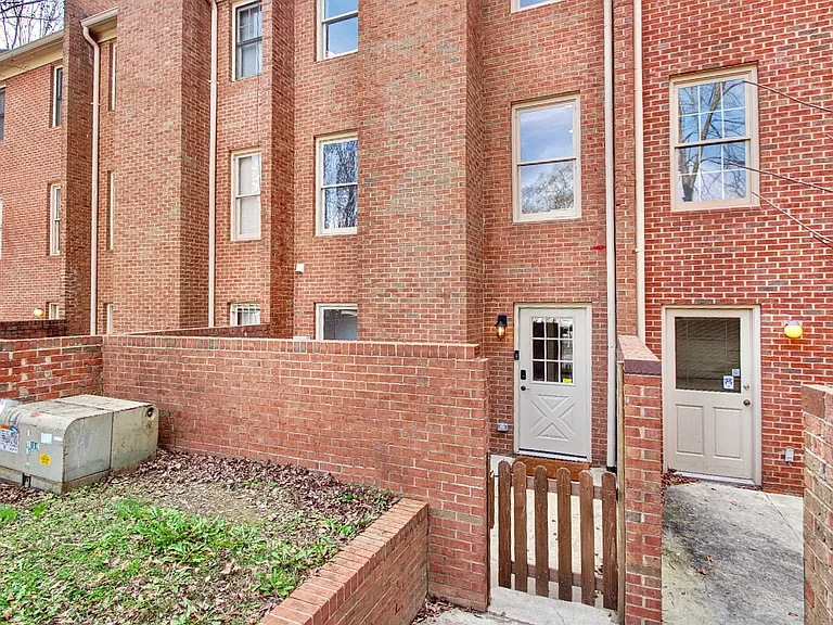 313 10th St NW — Photo 33