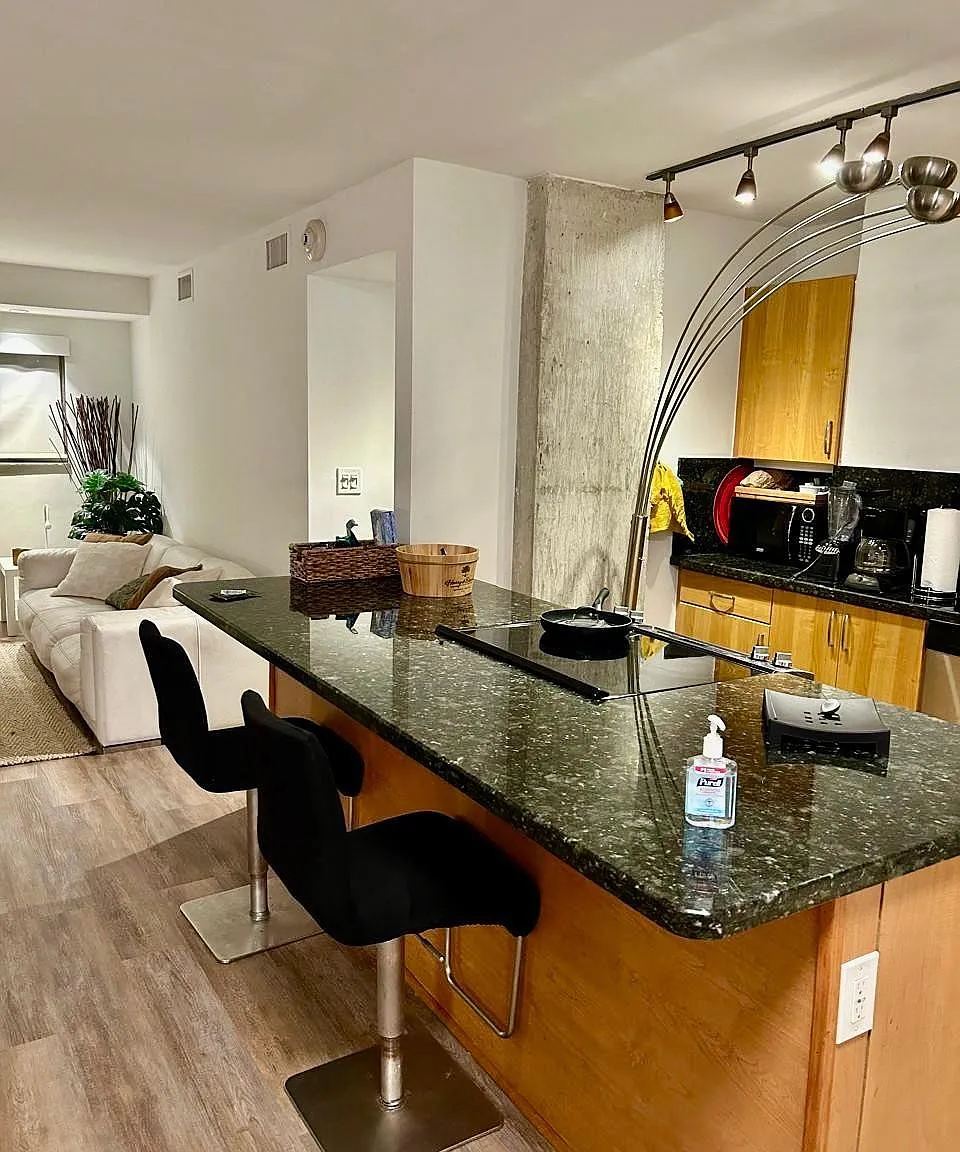 2 bed, 2.0 bath, 940 sqft, $3,200 — Photo 4
