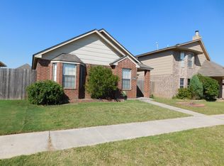 1417 SW 23rd St, Moore, OK 73170