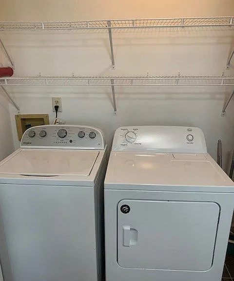 129 W Victoria Ct #E — Photo 5