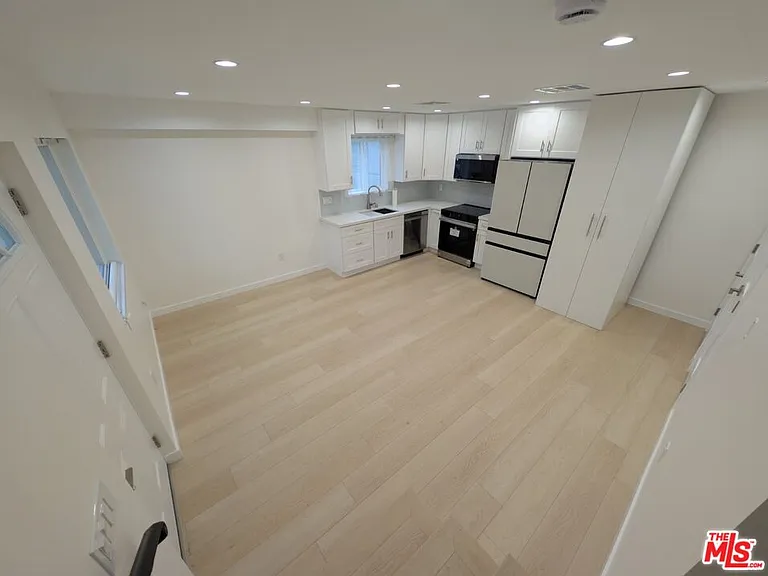 10623 Stanwin Ave — Photo 5