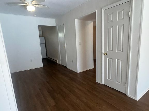 Spacious entrance area into the apartment with closet.