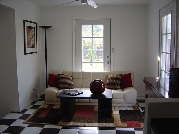 Sun/ dining room