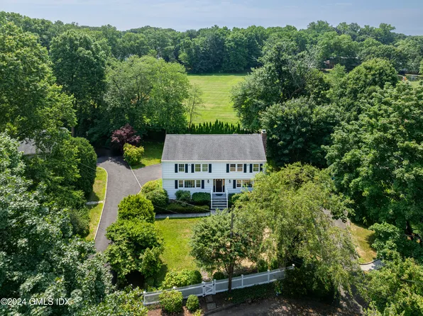 66 Lockwood Ln, Riverside, CT 06878