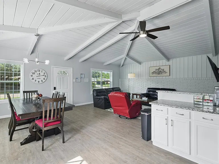 743 Greenhaven Dr — Photo 15