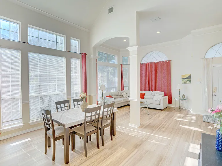 9504 Rodeo Dr — Photo 3
