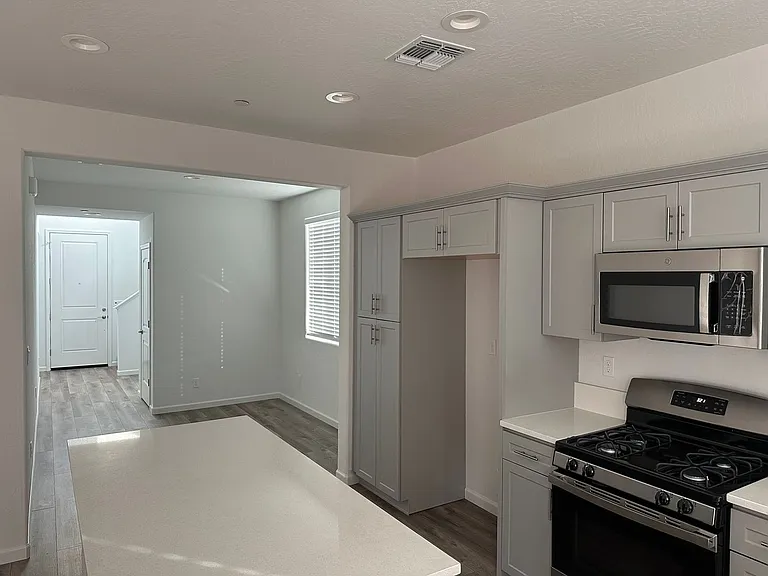 3009 N Creekside St — Photo 7