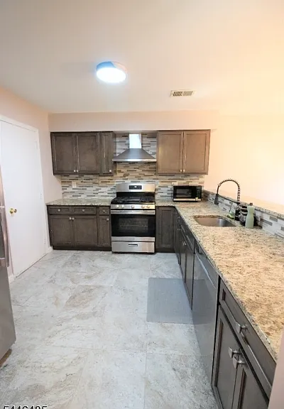 83 Winchester Way — Photo 5