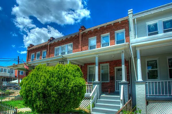 1918 Bennett Pl NE photo 1