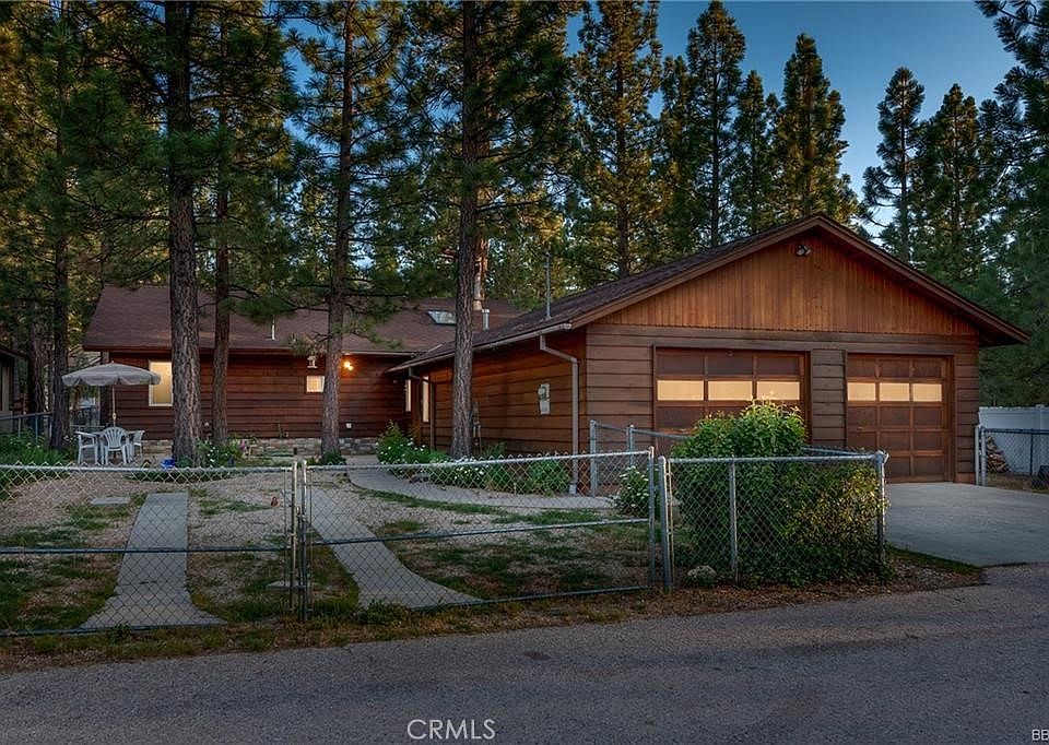 1st image of 2051 4th Ln