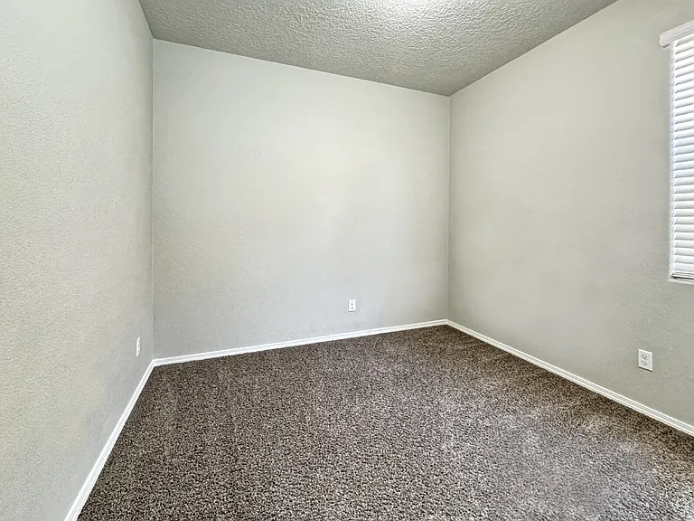 4143 Summit Park Rd NE — Photo 17