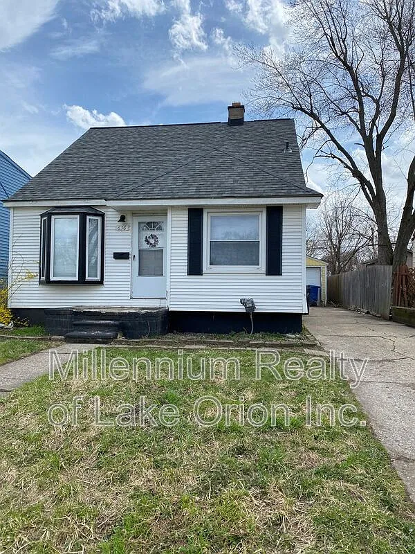 3 bed, 1.0 bath, 1100 sqft, $1,395 — Photo 1