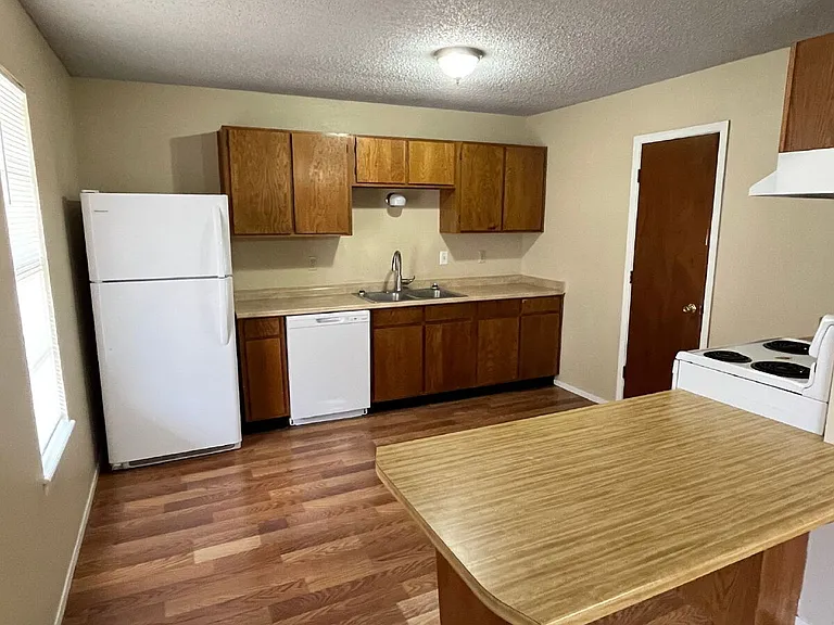1383 W McNeill St #5 — Photo 4