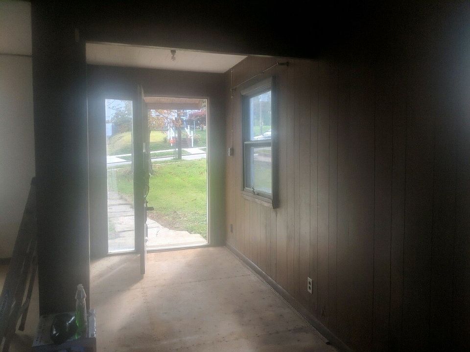 2nd image of 712 W State St