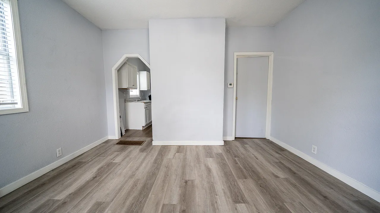 2 bed, 784 sqft, $1,300 — Photo 3