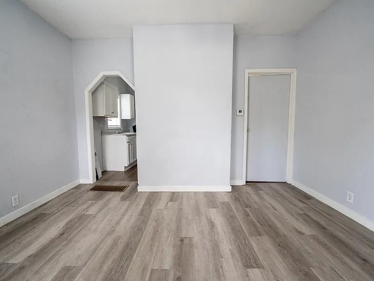 411 S Yale Ave — Photo 3