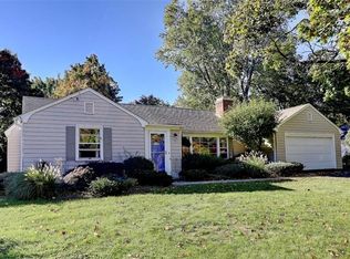 9 Manor Rd, Barrington, RI 02806
