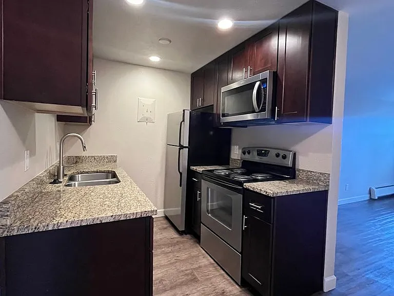 La Fonda Apartments — Photo 15