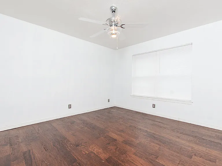 3003 Oakwood Dr — Photo 10