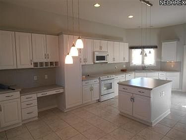 2nd image of 446 Glencoe Ln