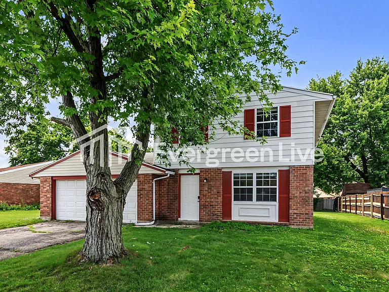 8441 Eagle Pass Dr — Photo 2