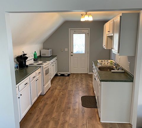 5th image of 803 Wayne St