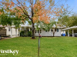 2555 Patterson Rd, Florissant, MO 63031