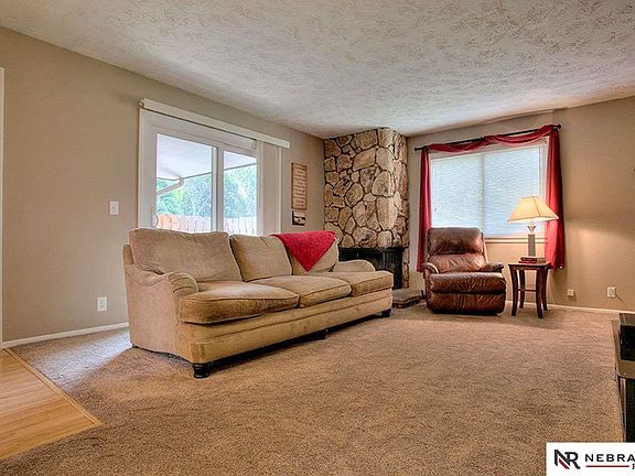 3rd image of 2850 S 162nd Plz
