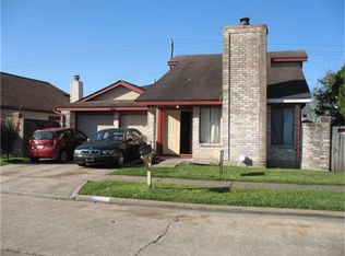 7826 Poitiers Dr, Houston, TX 77071