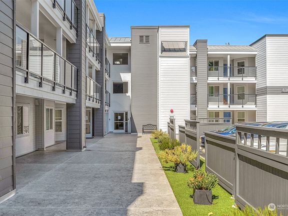 2nd image of 410 2nd Avenue S #204