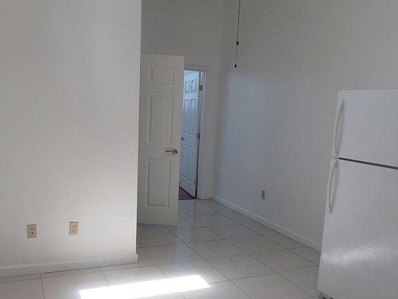 2nd image of 132 W Sycamore St #21