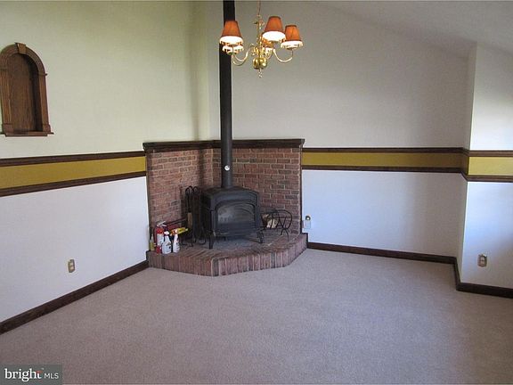5th image of 221 Oakfield Dr