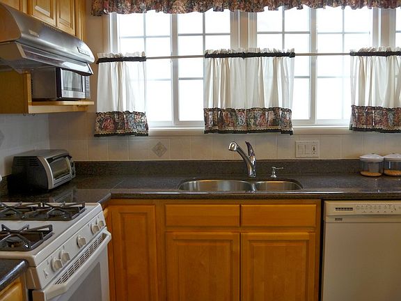 5th image of 140 Brooklawn Ave