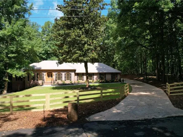 5 Gravitt Dr, Dawsonville, GA 30534