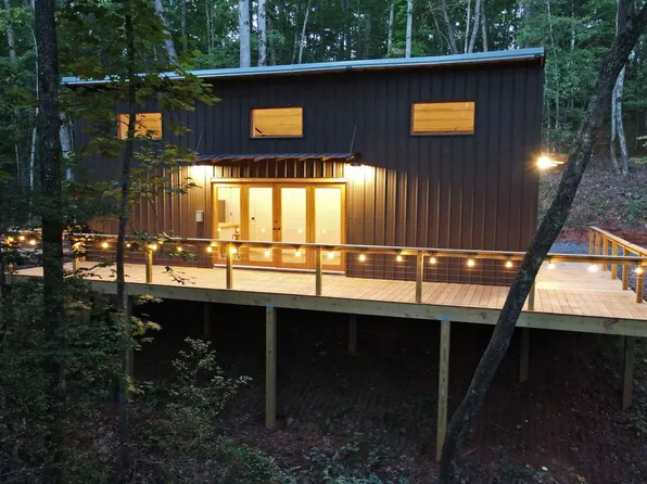 183 Icy Ln, Blue Ridge, GA 30513