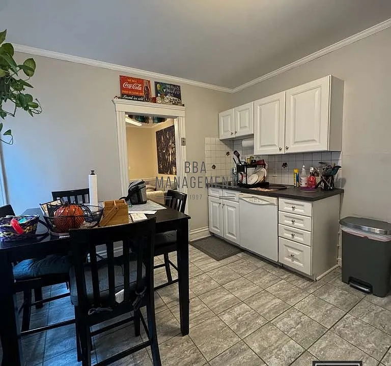 96 Strathmore Rd #2