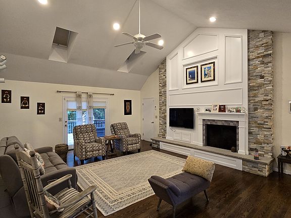 3rd image of 6204 Keystone Way