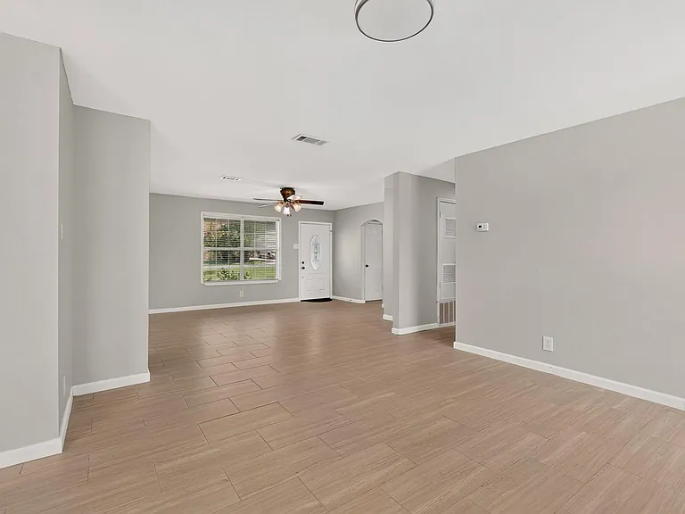 2307 Galway St — Photo 8