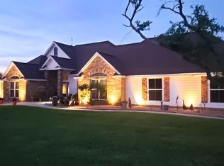 51 W Wildwood Dr, Rockport, TX 78382