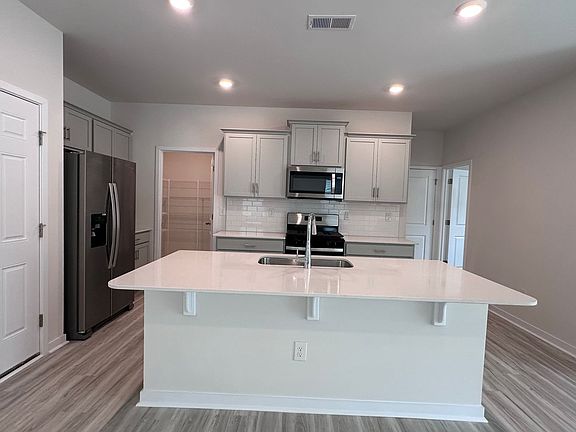 2nd image of 550 13th Avenue Dr NE