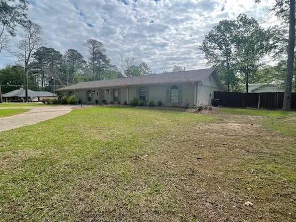 108 Azalea Dr, Forest, MS 39074