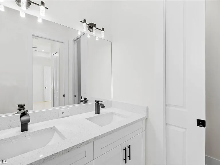 760 Festival Ave S — Photo 15