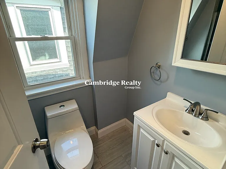 91 Munroe St #3R — Photo 7