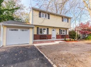 18 Rittner Ln, Old Bridge, NJ 08857