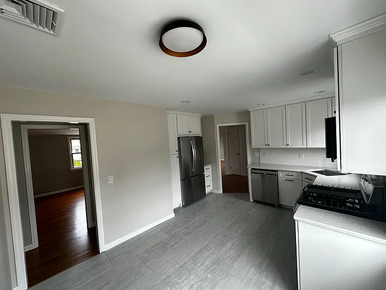 21 Batavia Pl #2 — Photo 2