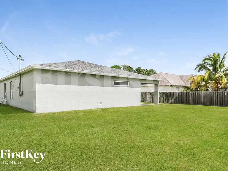 1682 SW Crawford Ave — Photo 15