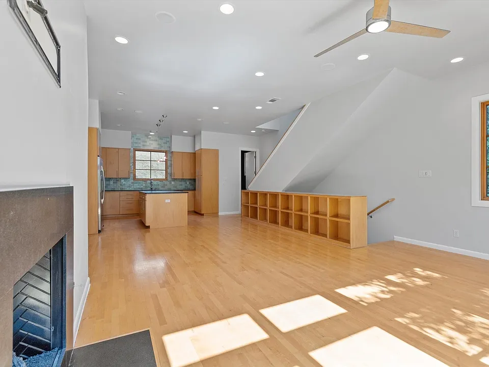 704 Arch Adams Ln