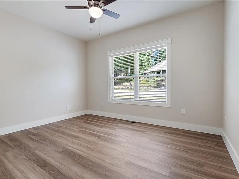28 Fleetwood Dr — Photo 17