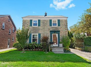 1463 Hollywood Ave, Grosse Pointe Woods, MI 48236