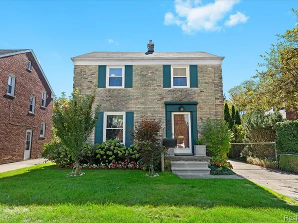 1463 Hollywood Ave, Grosse Pointe Woods, MI 48236